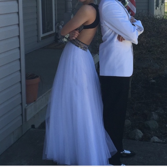 Size 3 prom dress with open back - Picture 4 of 5